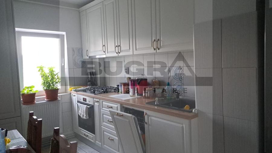 Apartament de 3 camere, decomandat, 65 mp, paracare, zona Piata Flora