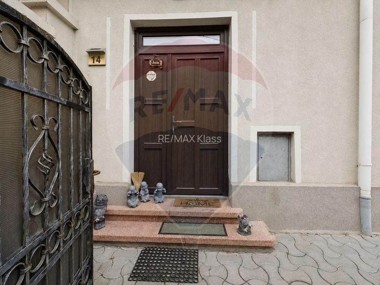 Vila generoasa cu 5 camere si curte, de vanzare in zona 13 Septembrie - 24