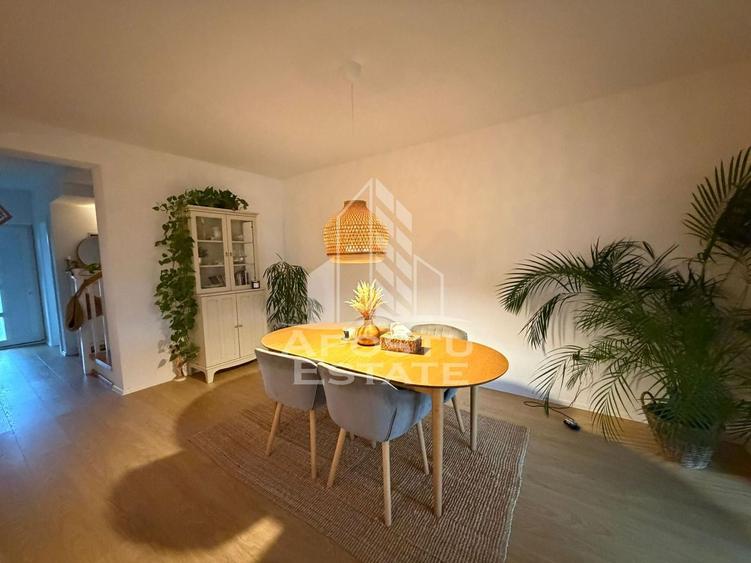 Duplex cu 4 camere,de vanzare, 2 bai, garaj, Giroc