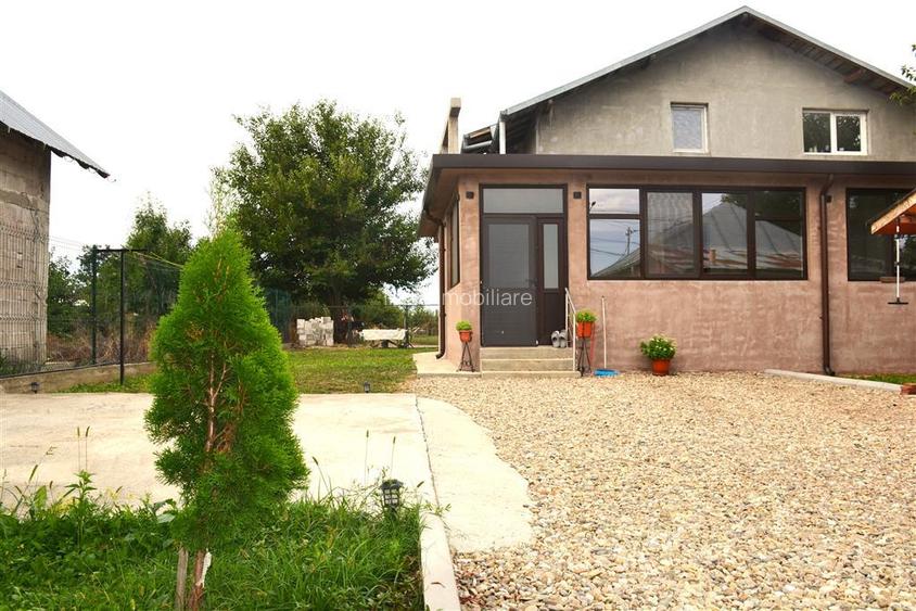 Casa de vanzare in Vacaresti, 7 km de Targoviste - spatiu generos, liniste. - 2