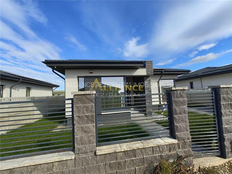 Casa moderna parter - 3 camere, 2 bai, pompa de caldura, panouri solare - 7