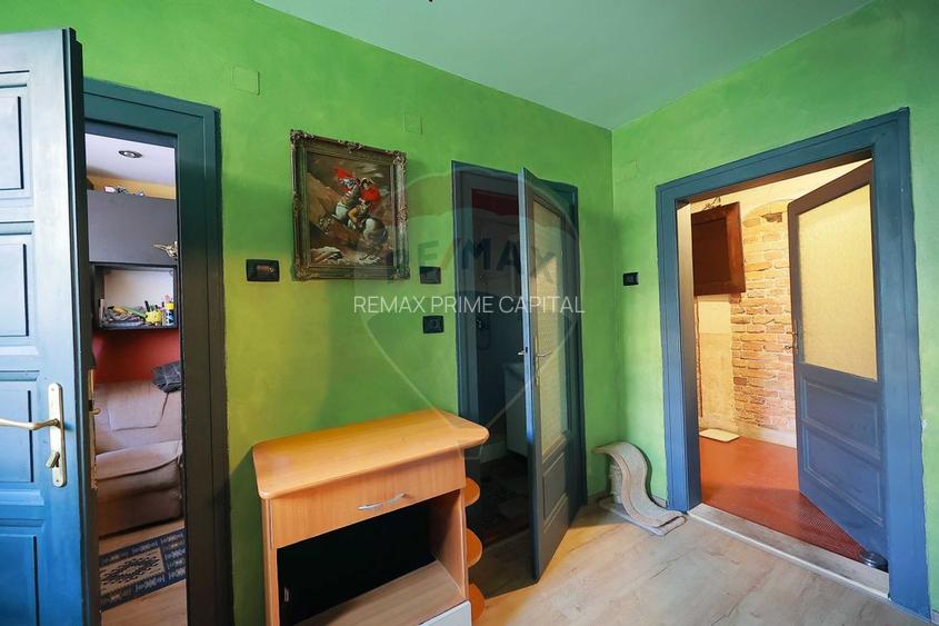 Casă Evreiască de Vânzare, Singur în Curte în zona Ultracentral - 21