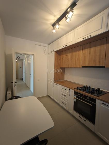 Apartament 3 camere+2 bai+parcare inclusă.La 3 min de Coresi. - 2