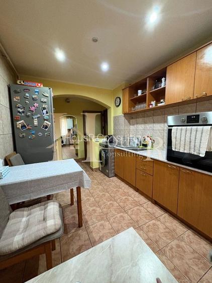 Decomandat. la etajul 2, intr-un bloc izolat termic. Centrala proprie ! - 4