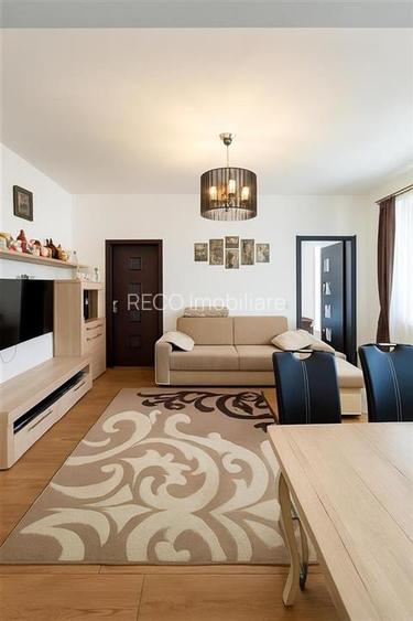 Apartament cu 3 camere in Decebal - 2