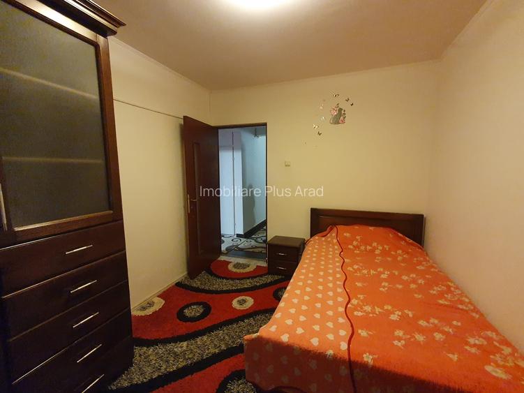 Inchiriez apartament 3 camere zona 300 - 6