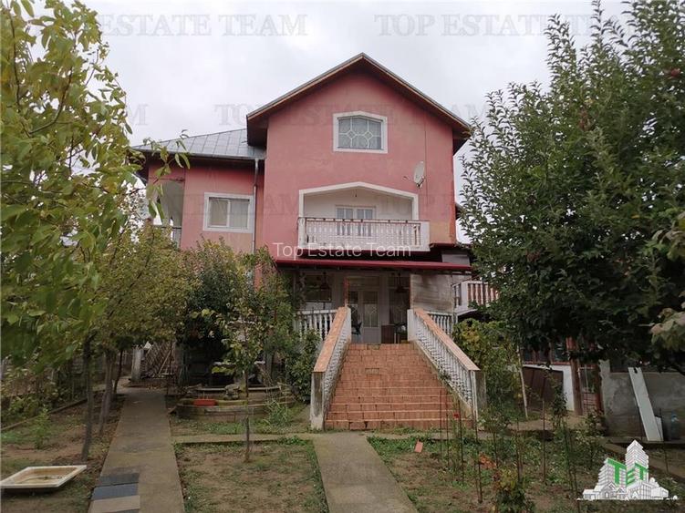 Vila cu etaj in Adunatii Copaceni, p+1+ pod + garaj + anexe, 5 camere, teren 100 - 2