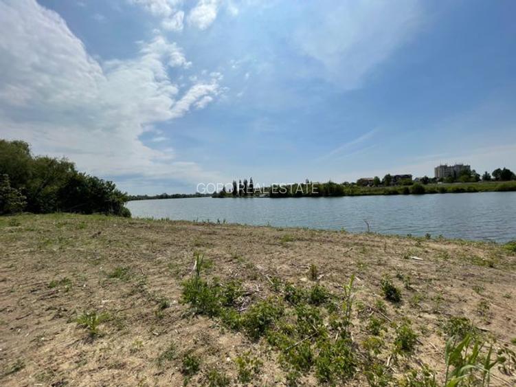 Teren Sisesti 9055 mp teren superb deschidere str lac 60 m - 2