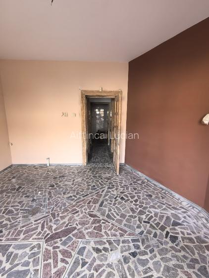 Casă situată Ultracentral având destinația de spatiu comercial cu 3 accese - 12