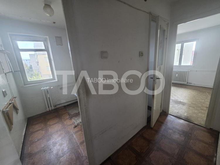 Apartament decomandat 2 camere 40 mpu etaj 2 zona 13 Decembrie