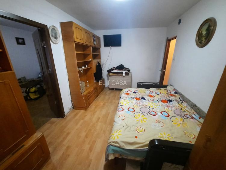 Apartament cu 3 camere, etaj 1/4, zona Tatarasi - 3