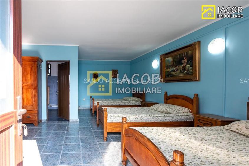 Pensiune cu 15 camere de cazare, restaurant, corpuri administrative, terenuri cu - 18