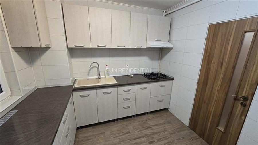 Berceni -Pta Sudului- OMV, bloc 1981 - 11