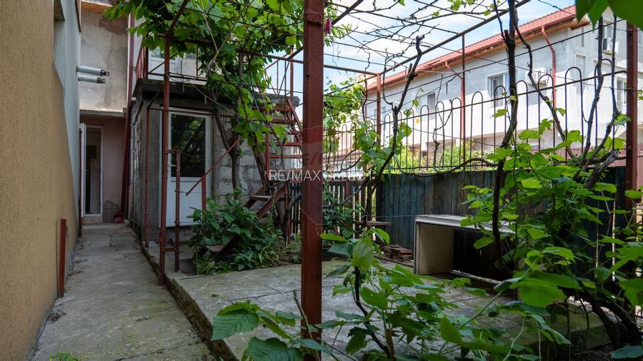 Oferta - casă de vânzare  si teren 241 mp, în zona Andronache - 16