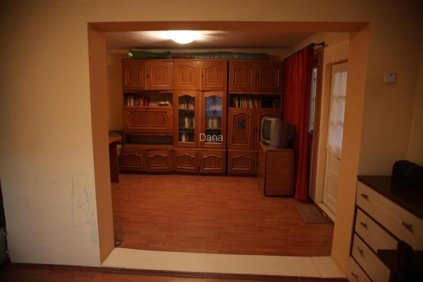 VAND CASA SI CURTE SPATIOASE DE 400 mp ,SITUATE INTR-O ZONA LINISTITA! - 9