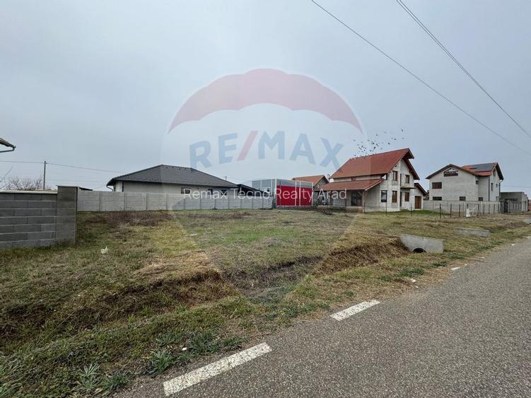 Teren intravilan pentru locuinta in Calugareni / Strada Principala - 3