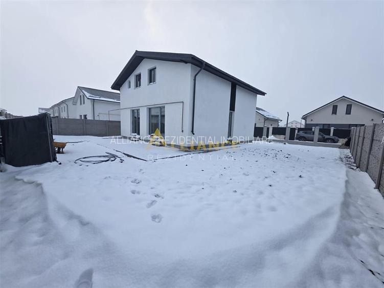 Vila individuala - 4 camere - 3 bai - 200 m de bulevardul principal - 3