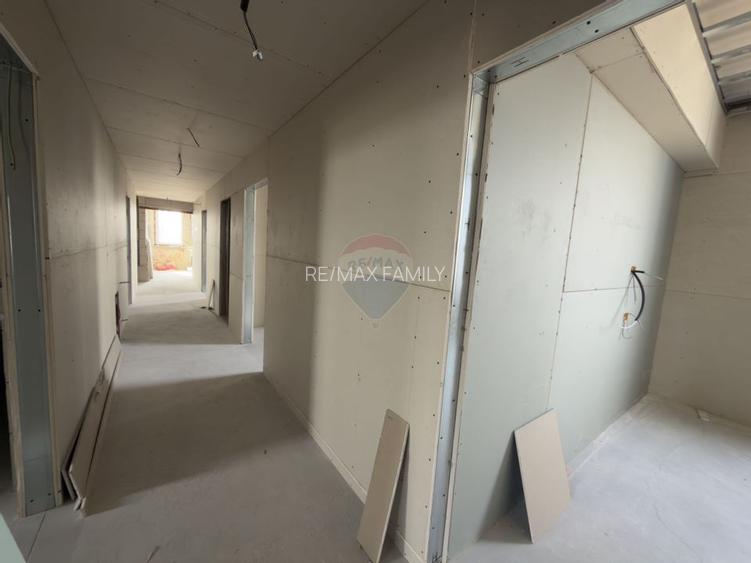 Hotel / Pensiune cu 48 camere de vânzare Calea Borsului/CT Park/ CET - 4