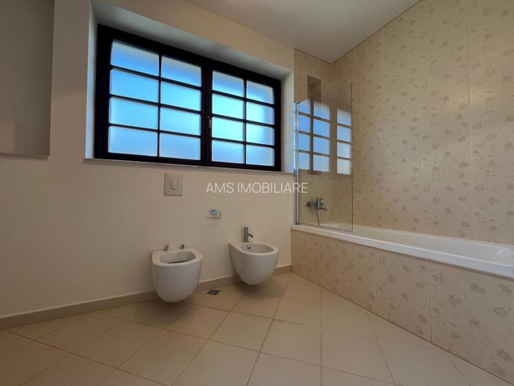 VILA DEOSEBITA / SPATII GENEROASE / CURTE PROPRIE - 29