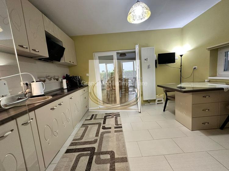 Casă premium cu panouri solare, stație EV, anexă locuibilă și grădină - 3