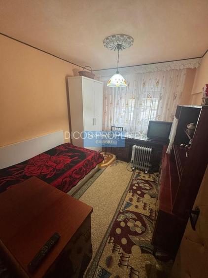 Apartament 4 camere de vânzare – zonă Școala 8 - 14