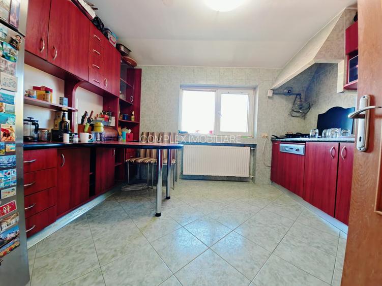 Fundeni | Str.Cuprului | Apartament in vila la etajul2  | curte comuna | parcare - 10