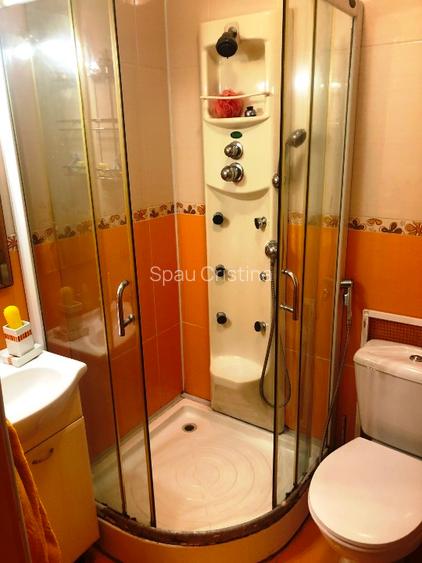 Inchiriez apartament 4 camere, etaj 1, strada UNIRII, Nr.70, Bloc D - 10