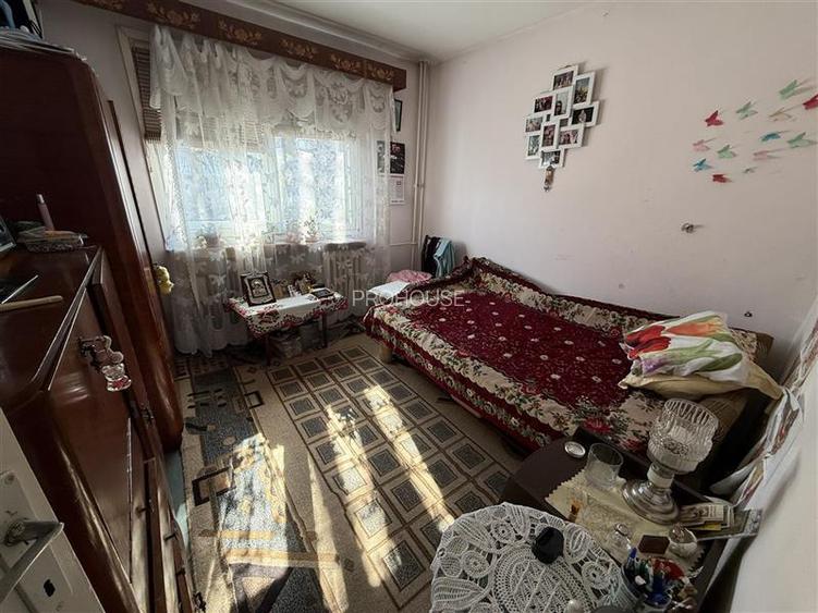 Milcov - Bazar - stradal - etajul 1 - 4