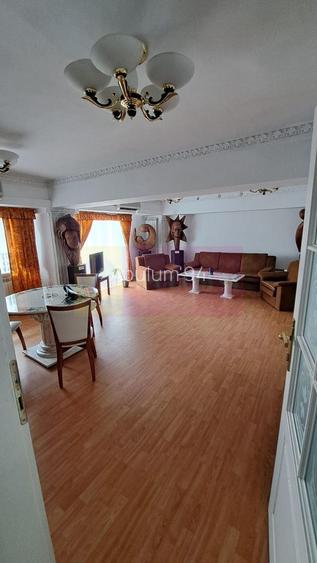 Apartament pe bd Decebal, stradal, - 2