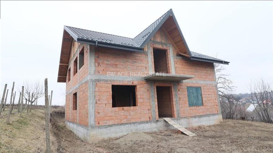 Casa cu 8 camere, 900 mp teren, la rosu in Rediu - 3