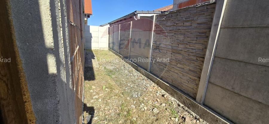 CASA CU ETAJ DE VANZARE LA GRI LA 12 KM DE ARAD ZIMANDUL NOU - 22