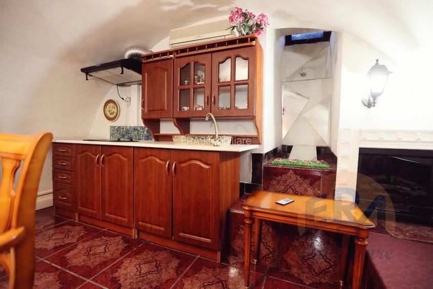 Casa cu 3 apartamente, P-ta Unirii , Str. Primariei - 11