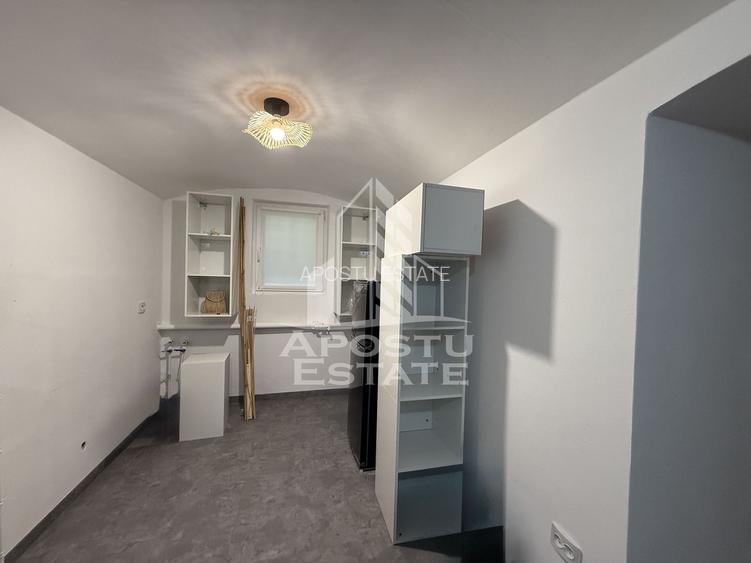 Apartament renovat cu o camera si curte, 2 bai, 50 mp, Piata Romanilor - 11