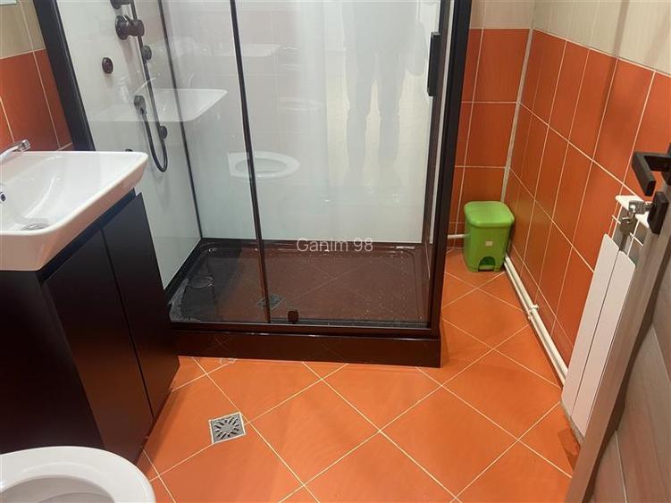 Apartament 3 camere de inchiriat , zona Scoala nr 2- Piata Moldovei decomandat , - 17