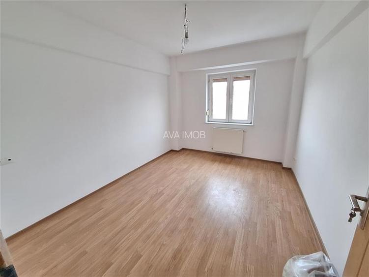 Apartament 4 camere decomandat Milcov-Bacau - 11