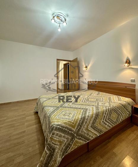 Apartament 4 camere cu garaj zona Strand- V.Aurie - 3