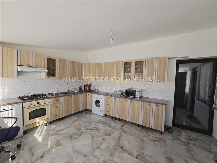 Gata de mutare- 425mp teren - 5 camere - 3 bai - 4