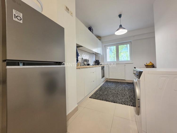 Calea Vacaresti - Parc Tineretului (Lumea Copiilor), bloc 1988 - 13