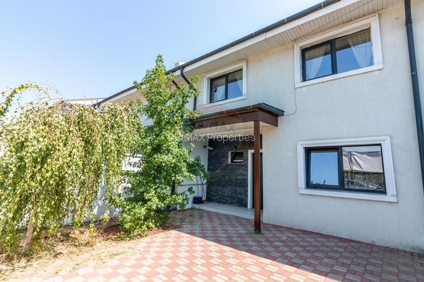 Casă / Vilă in Corbeanca,  toate utilitatile, strada principala - 16