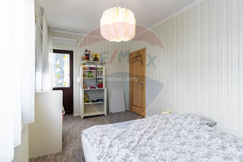 Casă spațioasă 350 mp utili, Teren 650 mp, Garaj subteran, Tractorul - 25