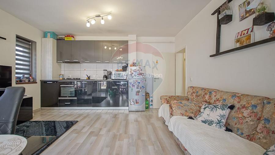 Apartament cu 3 camere de vânzare în zona Tractorul - 15