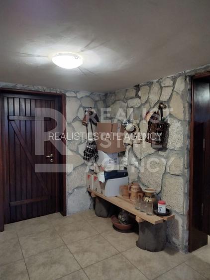 Vilă individuală 430 mp utili, teren 2.000 mp, panouri solare - 20