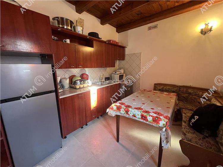 Pensiune de 7 camere cu 5 bai si teren de 377mp situata in Paltinis - 9