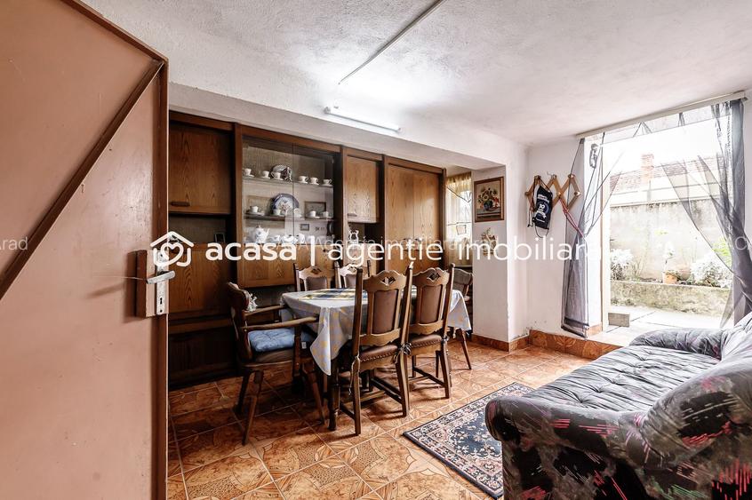 Casă din cărămidă cu 8 camere – zonă liniștită, LIPOVA - 10