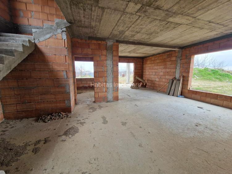 Casa individuala (semicolectiva) 172 mp utili, teren 765 mp Feleacu - 20