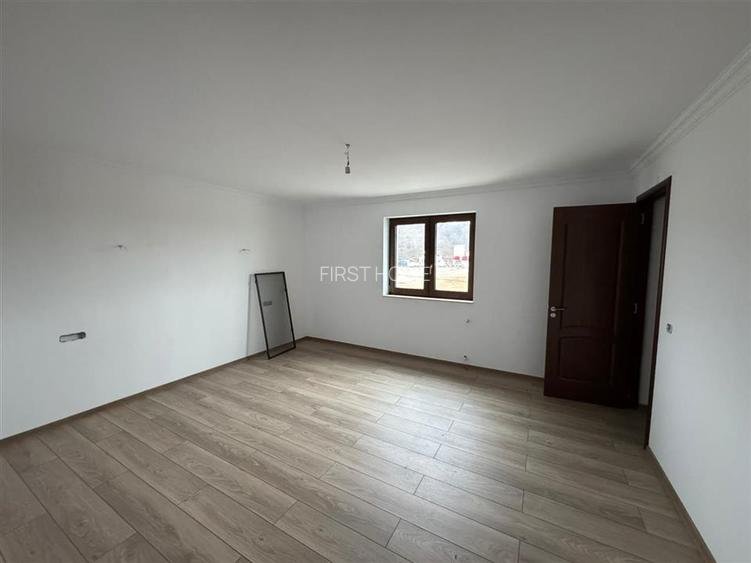 Vila deosebita Parter + Mansarda de vanzare in Odobesti - 32