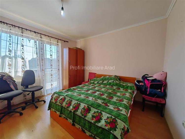 Casa mare cu etaj si 12 camere la principala in Fantanele - 8