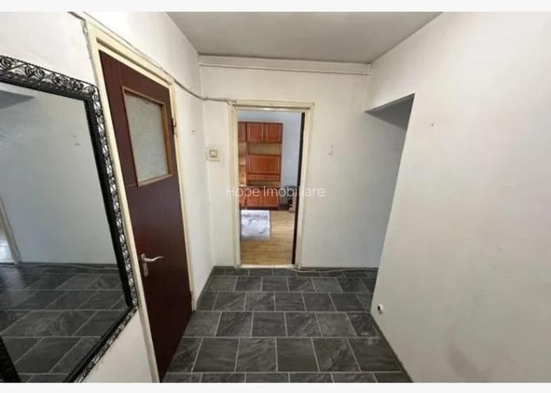 Giurgiului-Apartament de 3 camere-decomandat - 2
