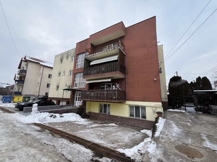 Apartament la Demisol ultrafinisat 2 camere 65mp zona Iulius Mall cu 2 parcări