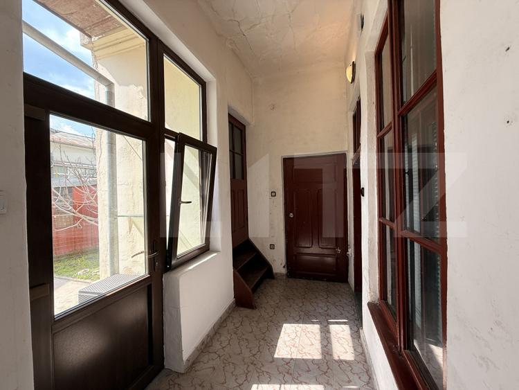 Casă S + P + Pod 200 mp, teren 427 mp, vad auto și pietonal, Centru